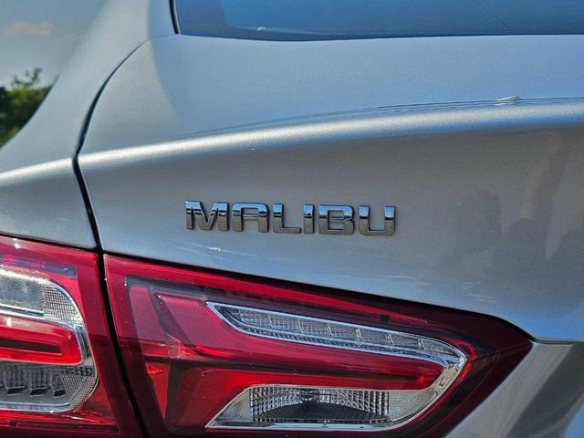 Photo of 2021 Silver Ice Metallic Chevrolet Malibu