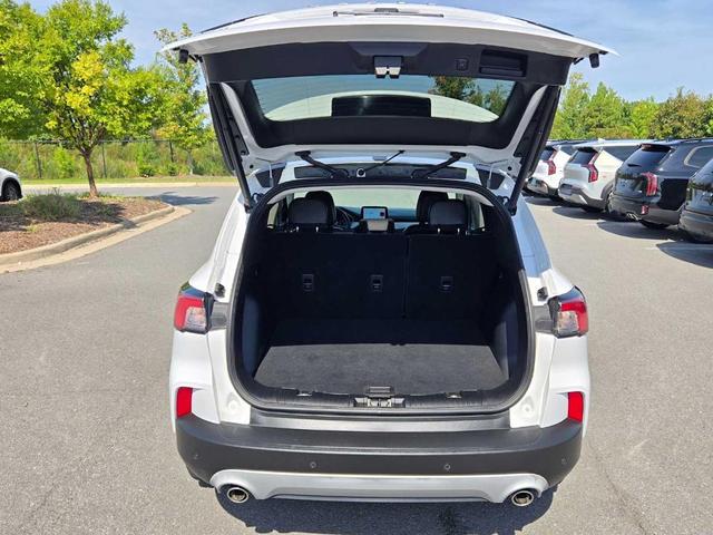 Photo of 2022 Oxford White Ford Escape