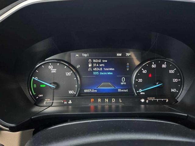 Photo of 2022 Oxford White Ford Escape