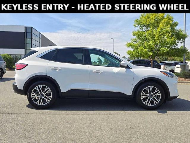 Photo of 2022 Oxford White Ford Escape