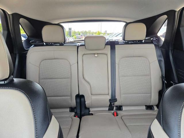 Photo of 2022 Oxford White Ford Escape