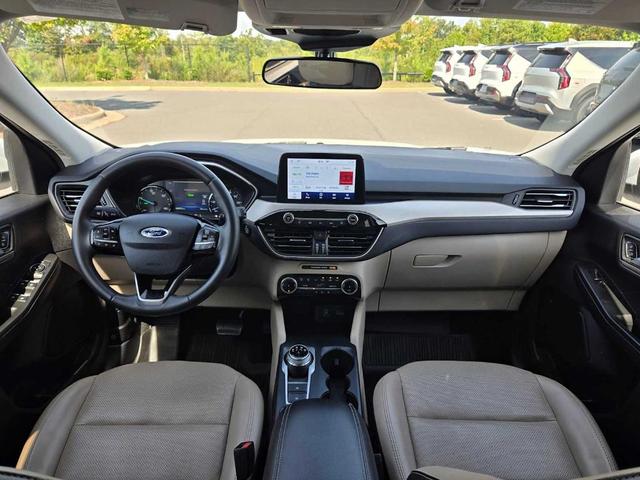 Photo of 2022 Oxford White Ford Escape