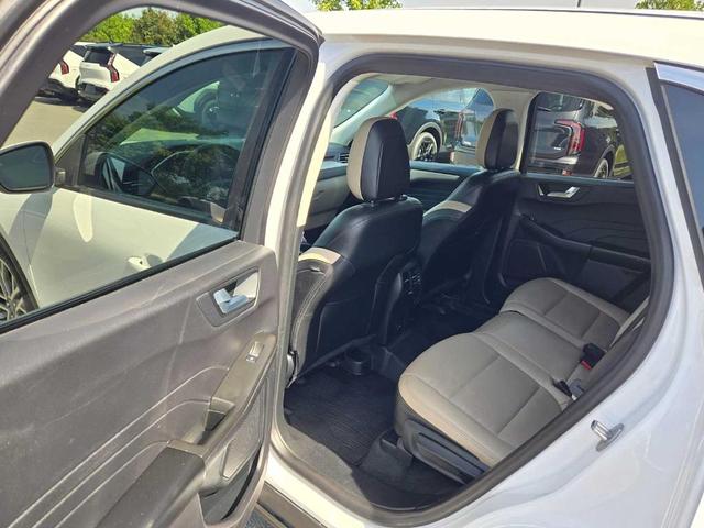 Photo of 2022 Oxford White Ford Escape