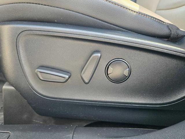 Photo of 2022 Oxford White Ford Escape