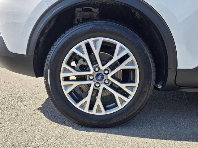 Photo of 2022 Oxford White Ford Escape
