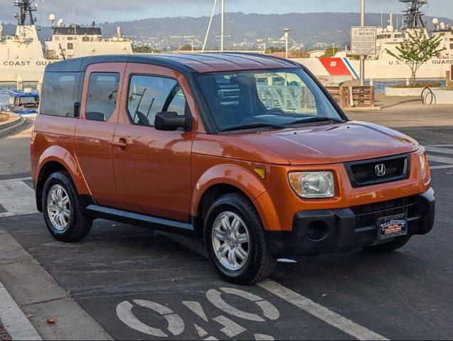 Photo of 2006 Tangerine Metallic Honda Element