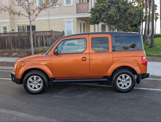 Photo of 2006 Tangerine Metallic Honda Element