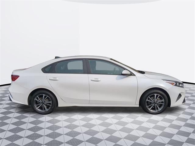 Photo of 2023 Snow White Pearl Kia Forte