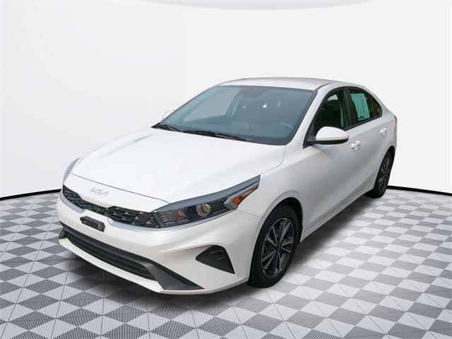 Photo of 2023 Snow White Pearl Kia Forte