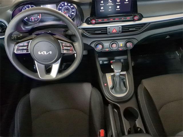 Photo of 2023 Snow White Pearl Kia Forte