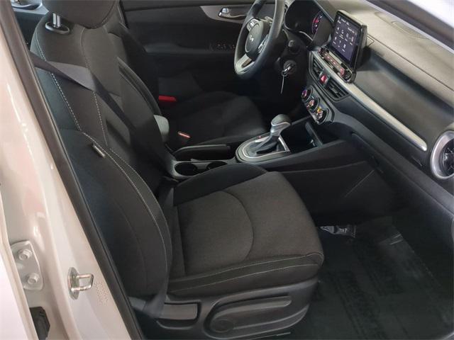 Photo of 2023 Snow White Pearl Kia Forte