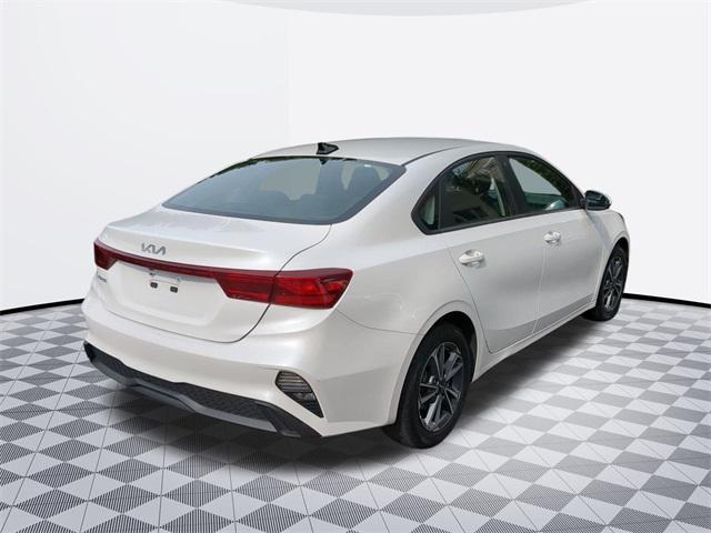 Photo of 2023 Snow White Pearl Kia Forte