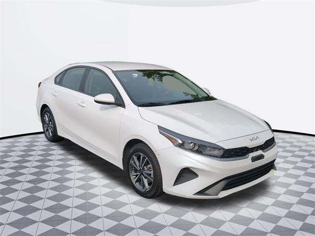 Photo of 2023 Snow White Pearl Kia Forte