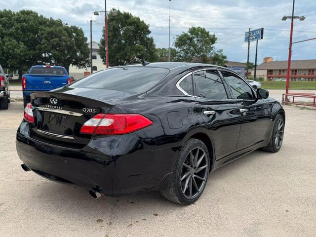 Photo of 2014 Black INFINITI Q70