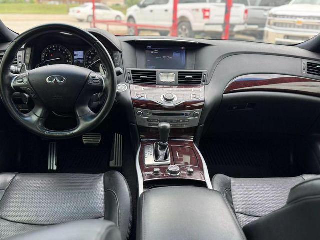 Photo of 2014 Black INFINITI Q70