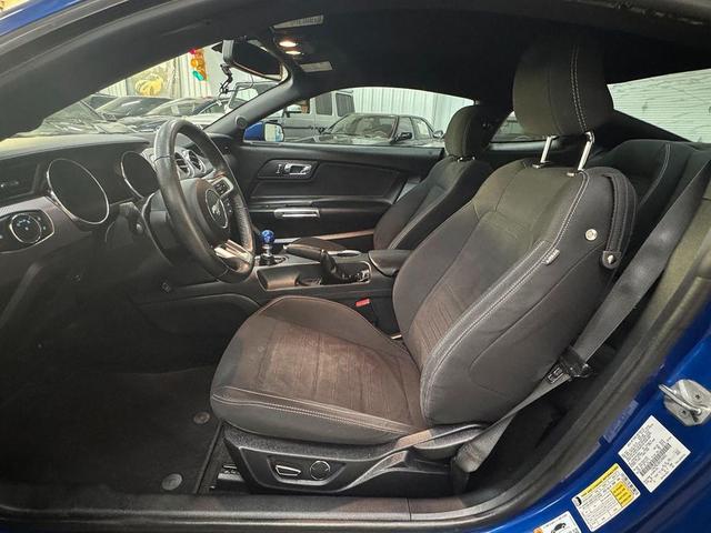 Photo of 2017 Lightning Blue Metallic Ford Mustang