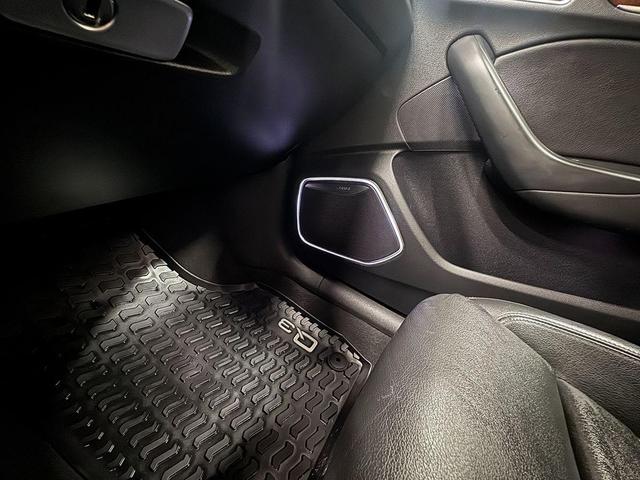 Photo of 2016 Monsoon Gray Metallic Audi Q3