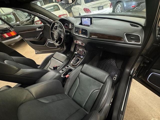 Photo of 2016 Monsoon Gray Metallic Audi Q3