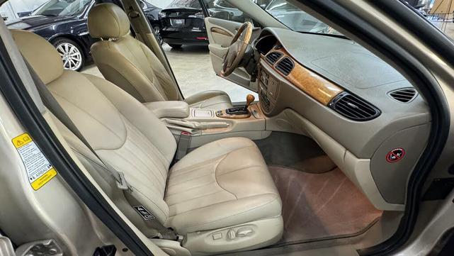Photo of 2002 Gold Jaguar S-Type