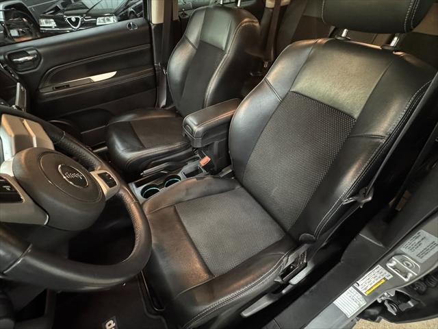Photo of 2017 Billet Silver Metallic Clearcoat Jeep Compass