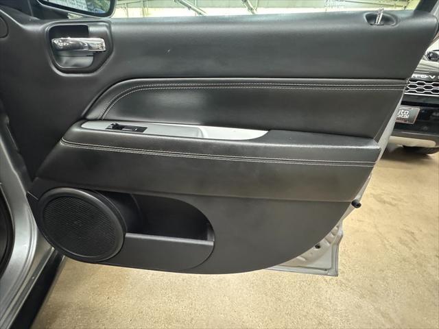 Photo of 2017 Billet Silver Metallic Clearcoat Jeep Compass