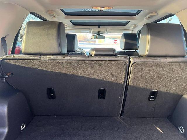 Photo of 2012 White Land Rover LR2