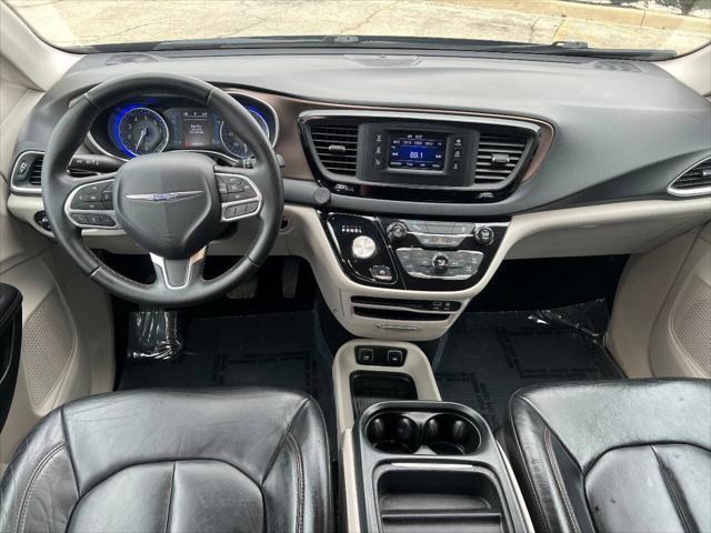 Photo of 2017 Black Chrysler Pacifica
