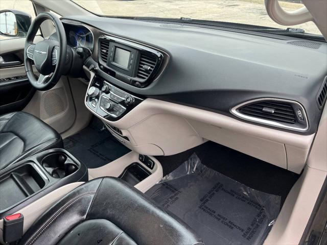 Photo of 2017 Black Chrysler Pacifica