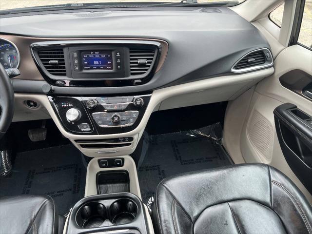Photo of 2017 Black Chrysler Pacifica