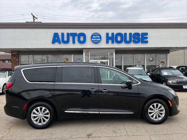 Photo of 2017 Black Chrysler Pacifica