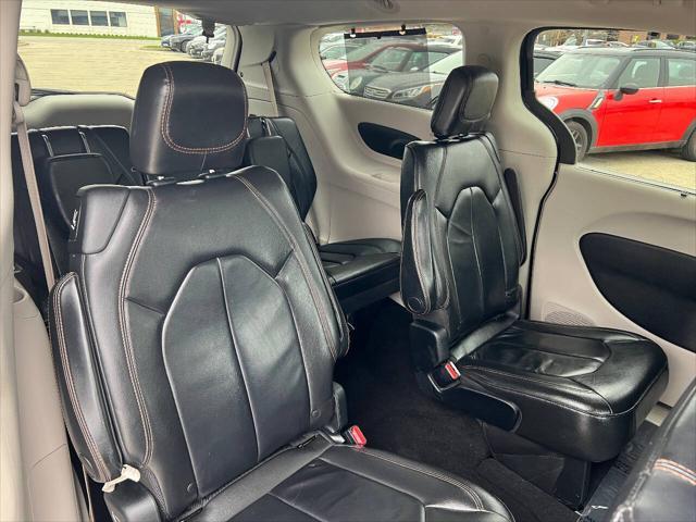 Photo of 2017 Black Chrysler Pacifica