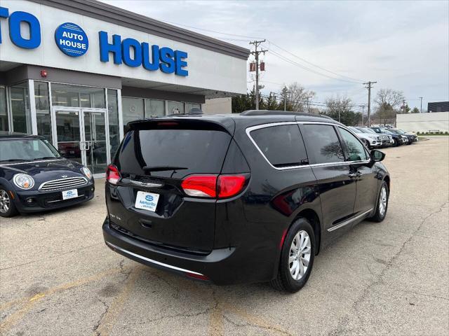 Photo of 2017 Black Chrysler Pacifica
