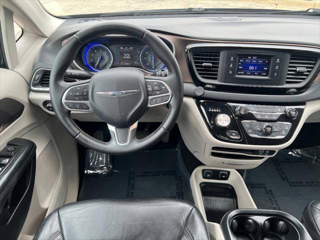 Photo of 2017 Black Chrysler Pacifica