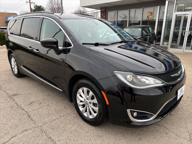 Photo of 2017 Black Chrysler Pacifica