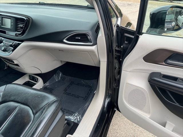 Photo of 2017 Black Chrysler Pacifica