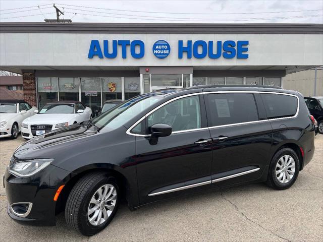 Photo of 2017 Black Chrysler Pacifica