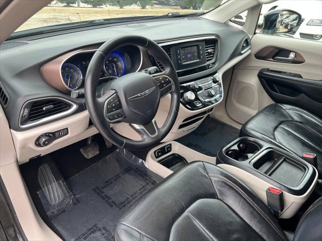Photo of 2017 Black Chrysler Pacifica