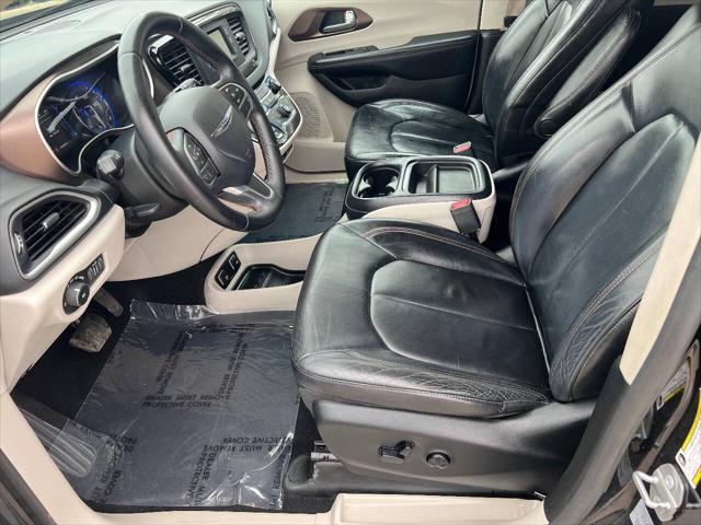 Photo of 2017 Black Chrysler Pacifica