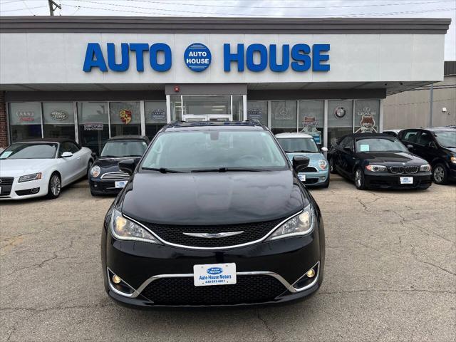 Photo of 2017 Black Chrysler Pacifica