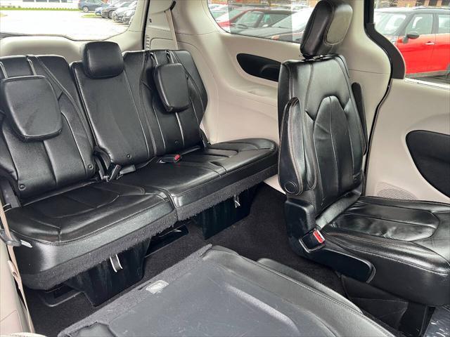 Photo of 2017 Black Chrysler Pacifica