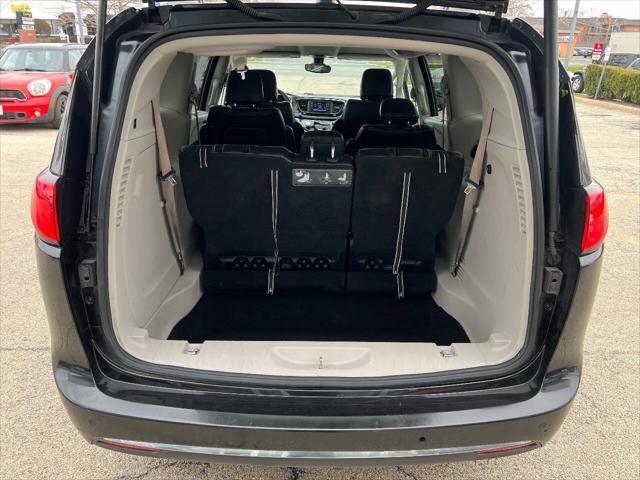 Photo of 2017 Black Chrysler Pacifica