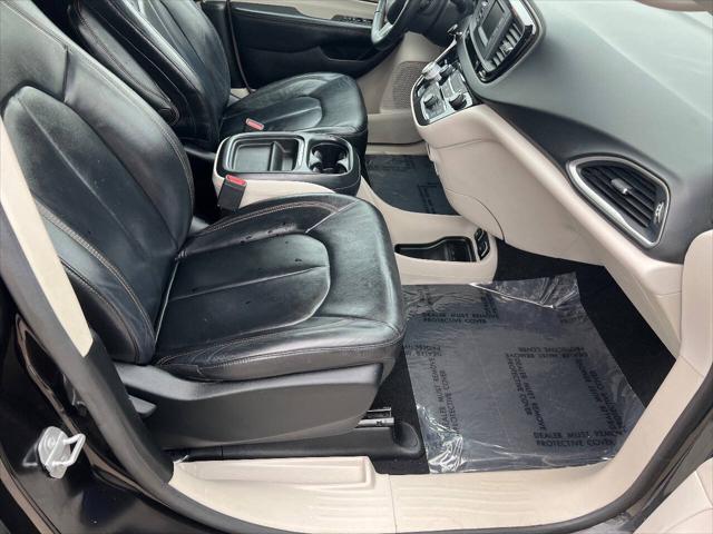 Photo of 2017 Black Chrysler Pacifica