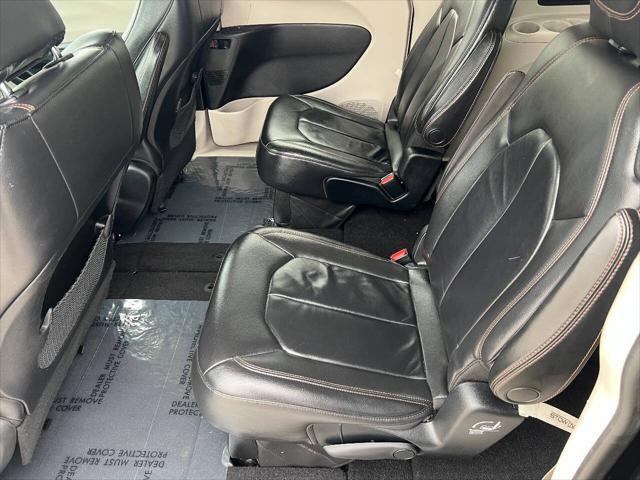 Photo of 2017 Black Chrysler Pacifica