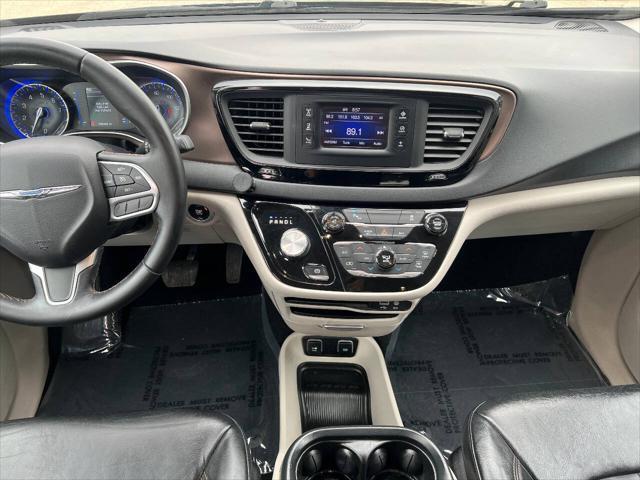 Photo of 2017 Black Chrysler Pacifica