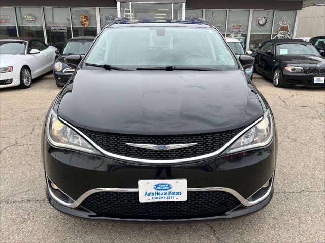 Photo of 2017 Black Chrysler Pacifica