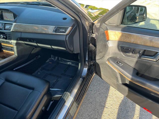 Photo of 2011 Black Mercedes-Benz E-Class