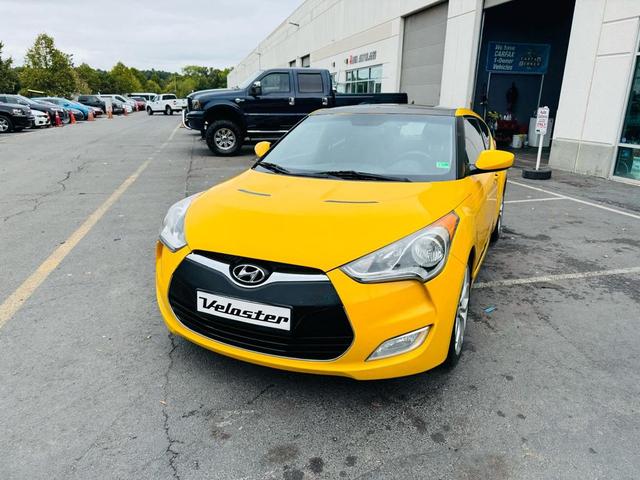 Photo of 2013 26.2 Yellow Hyundai Veloster