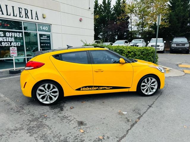 Photo of 2013 26.2 Yellow Hyundai Veloster