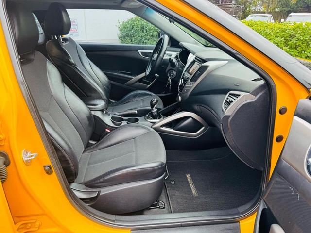 Photo of 2013 26.2 Yellow Hyundai Veloster