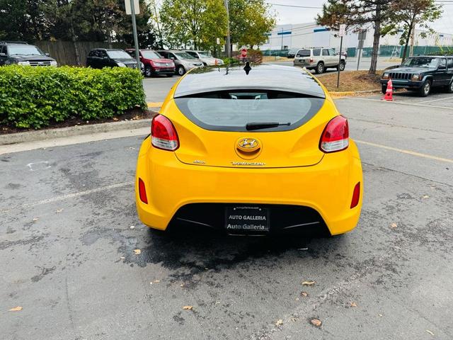 Photo of 2013 26.2 Yellow Hyundai Veloster